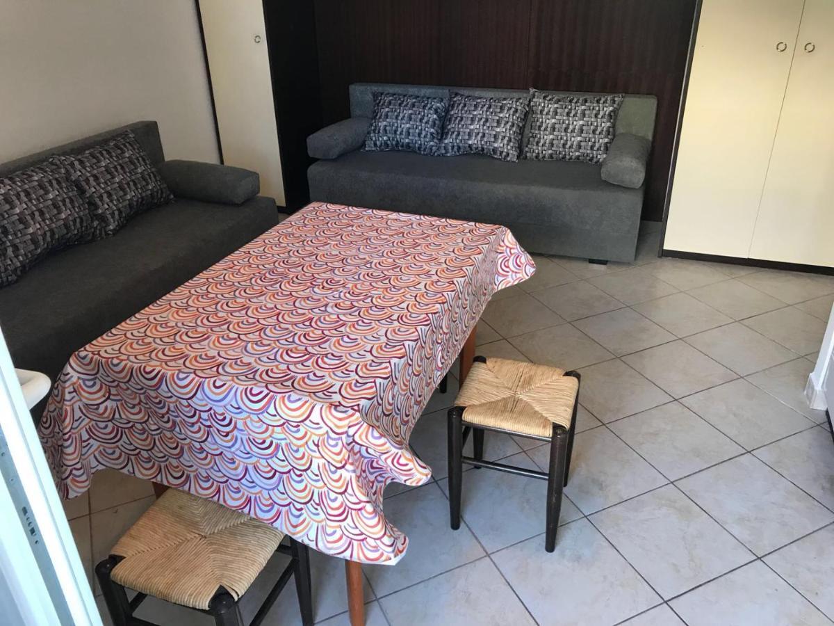 Jurisic Apartments Novalja Eksteriør billede