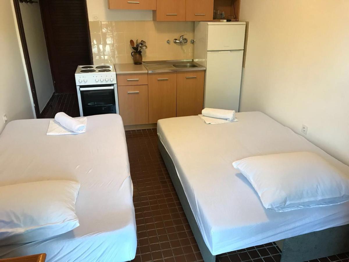 Jurisic Apartments Novalja Eksteriør billede